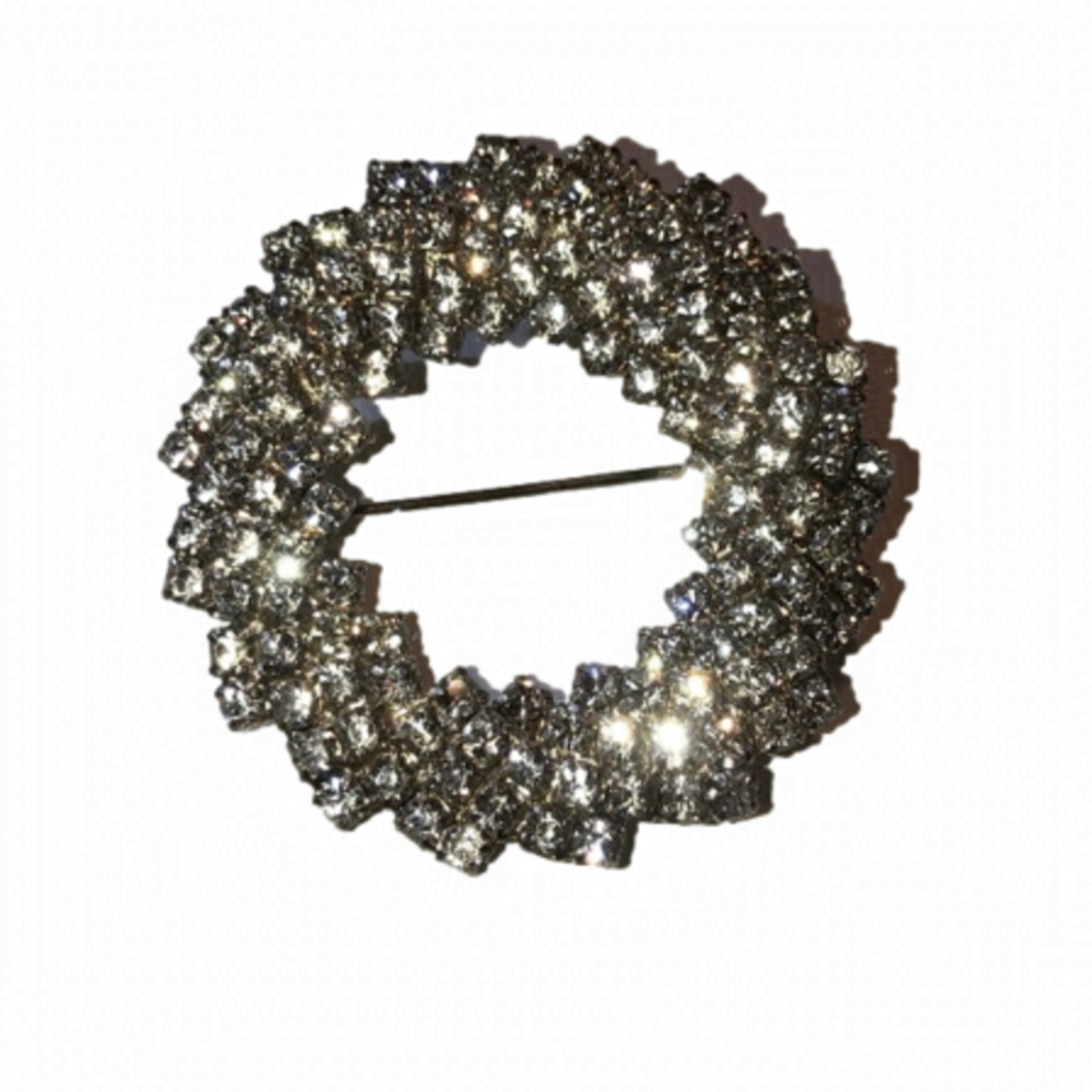 VTG Rhinestone Round Wreath Style Brooch Excellent Condition 2”